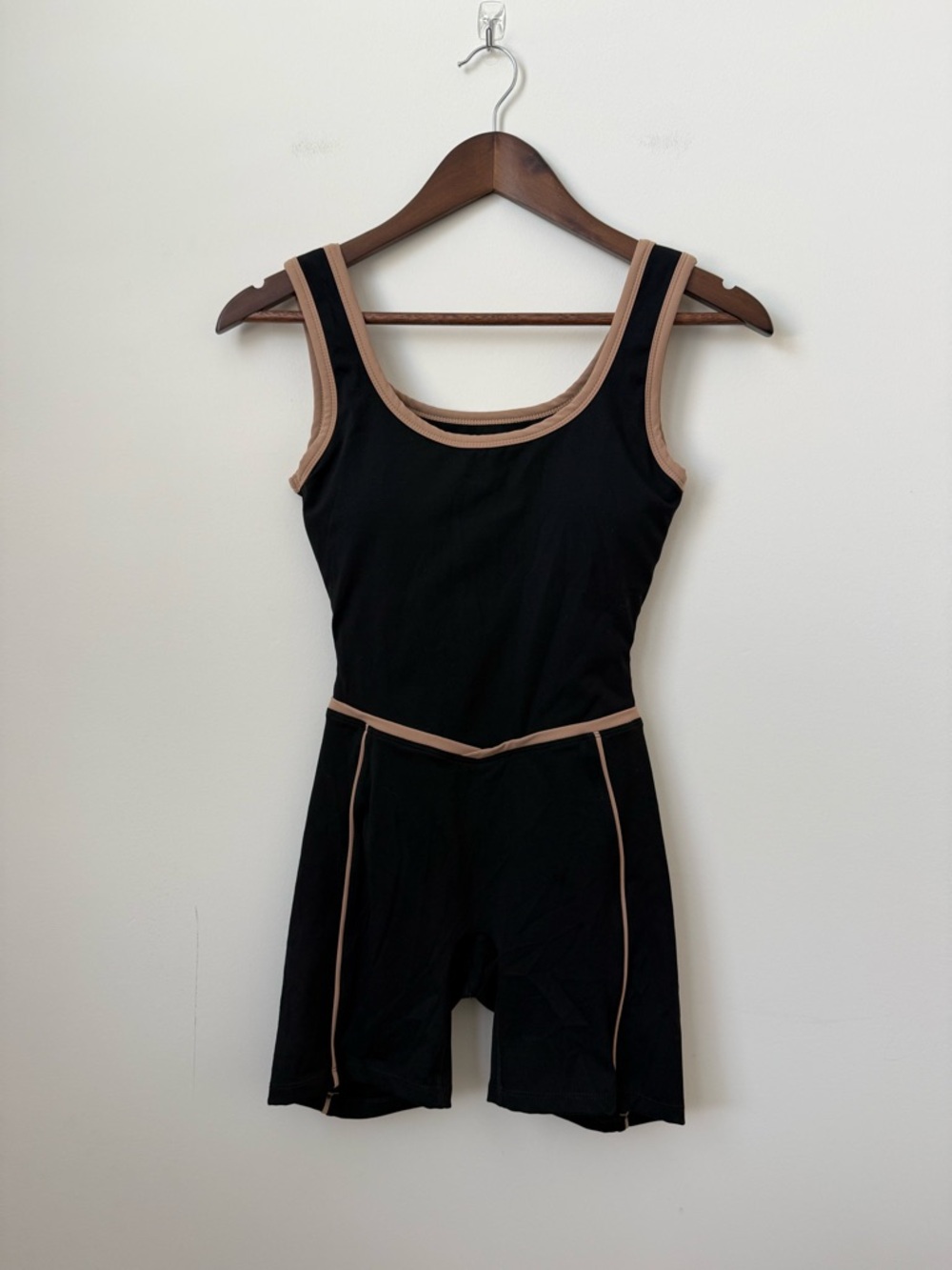 Black Athletic Romper Brown Contrast Trim Open Back Women’s Size Small